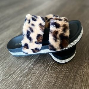Leopard Slides